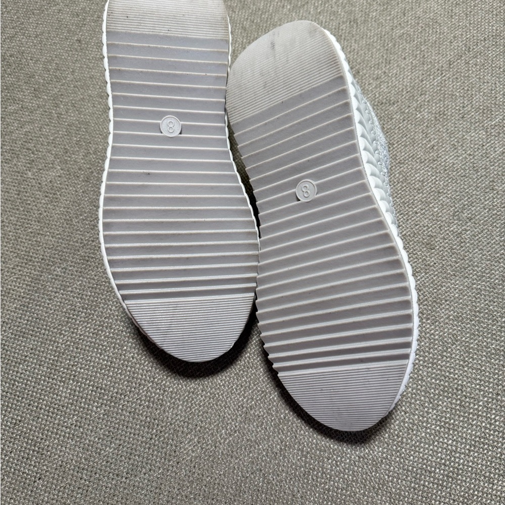 Universal Thread White And Light Gray Women's Sne… - image 3